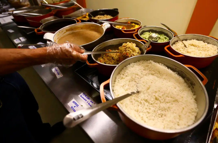 Menos comida no prato: alta taxa de juros compromete alimentação dos brasileiros