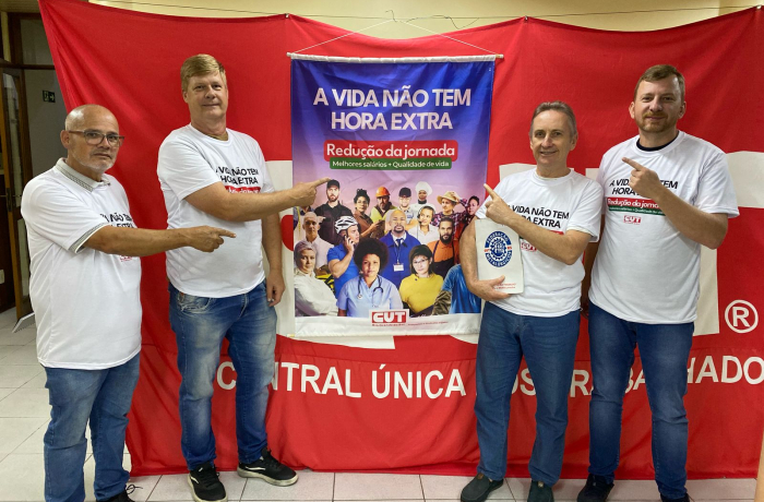 Metalúrgicos abraçam campanha pela redução da jornada "A vida não tem hora extra"
