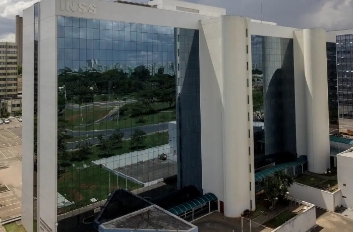 Governo antecipa 13º de aposentados do INSS para abril e maio