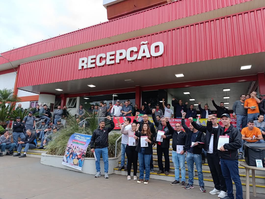 Em caravana nas Missões, metalúrgicos fazem ato em Santa Rosa