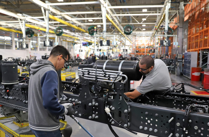 Produção industrial tem alta de 0,1% de março para abril