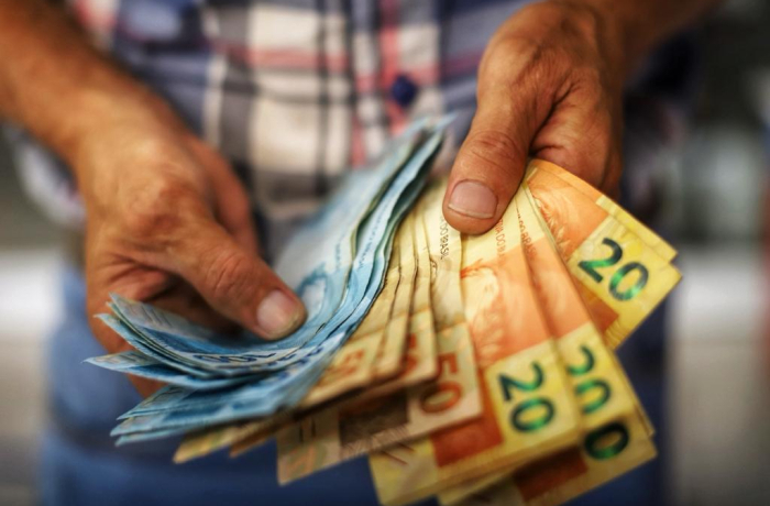 Com política de valorização defendida pela CUT, salário mínimo vai subir 7,44%