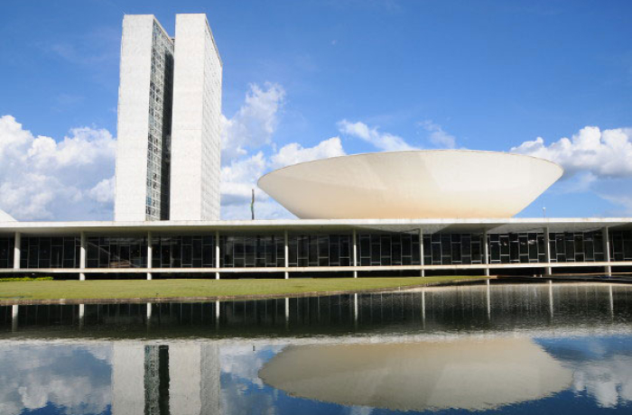 Câmara prioriza anistia e MP que diminui valor da conta de luz pode perder validade