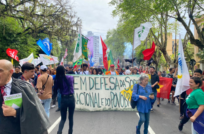 Mais de 15 mil em Porto Alegre contra a PEC da Blindagem e a anistia aos golpistas