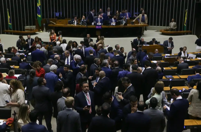 Câmara aprova isenção do IR para quem ganha até R$ 5 mil