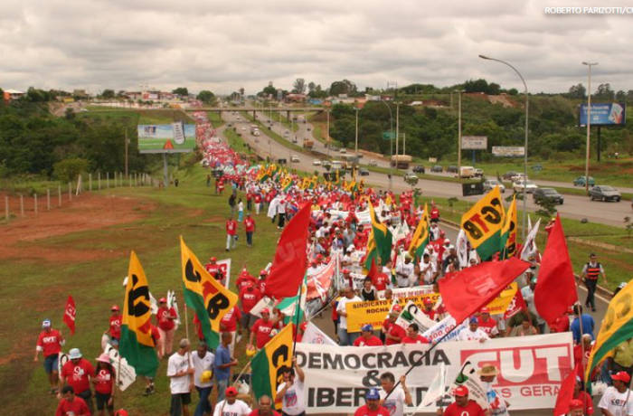 Salário mínimo terá quarto aumento real seguido após superar fase 'menor abandonado'