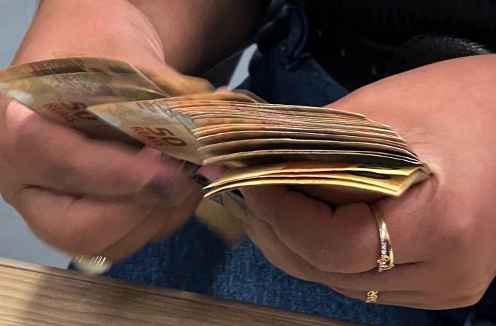 Juros altos fazem endividamento bater recorde; governo quer perdão de 80% da dívida