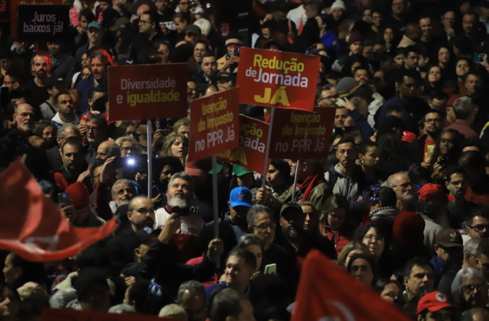 Proposta de fim da escala 6x1 ganha força; governo lança campanha nacional