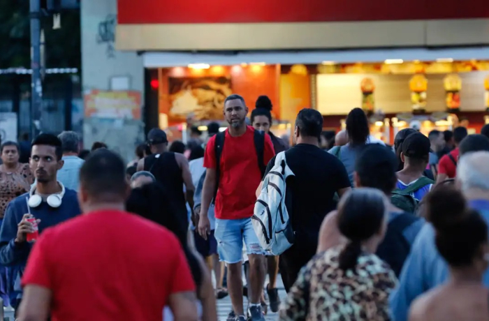 Desemprego chega a 5,8% no trimestre encerrado em abril, diz IBGE