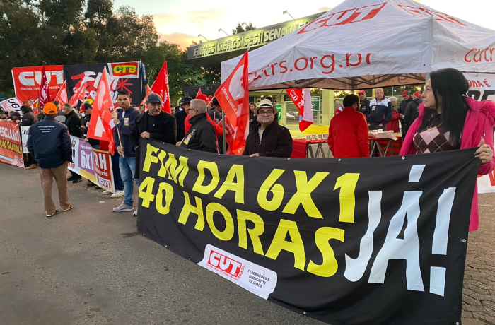 CUT-RS e centrais sindicais realizam ato em frente à Fiergs pelo fim da escala 6x1