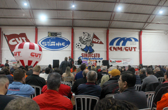 Centenas de sindicalistas da CUT-RS debatem o papel dos sindicatos nas eleições