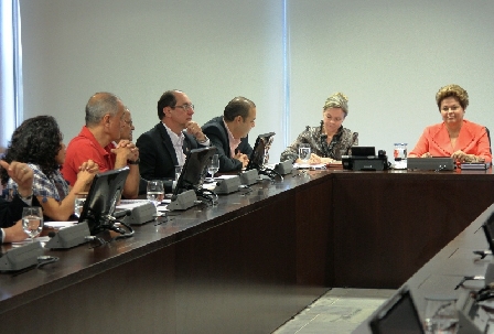 Em reunião com centrais, Dilma afirma que só aprovará projetos em consenso com os trabalhadores