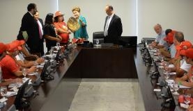 Dilma promete a MST estudo para assentar sem-terra em perímetros irrigados no NE