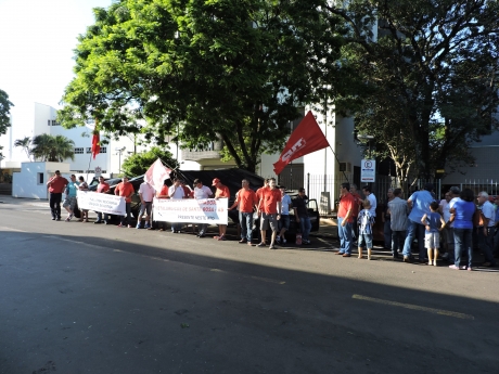Santa Rosa: Sindicato faz ato em prol dos direitos de trabalhadores demitidos e que não receberam verbas rescisórias