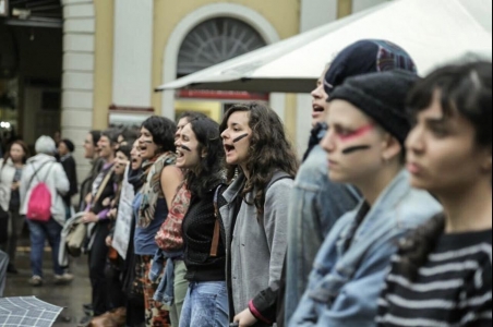 Argentina: mulheres realizam paralisação nacional contra feminicídio