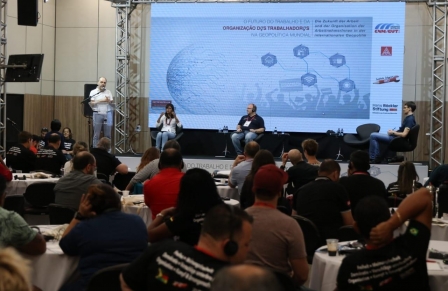 Em conferência, metalúrgicos do Brasil e Alemanha debatem o trabalho do futuro