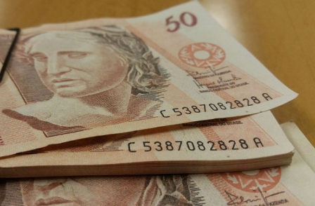 Entenda por que os pobres pagam mais impostos no Brasil