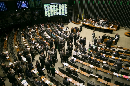 Contra PEC da Previdência, aposentados preparam corpo a corpo com deputados
