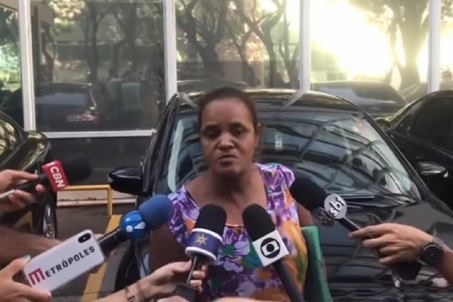 Diarista faz protesto solitário contra a reforma: Por que vocês estão fazendo isso com a gente?