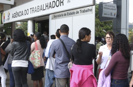 4,8 milhões de desempregados já deixaram de buscar trabalho, diz IBGE