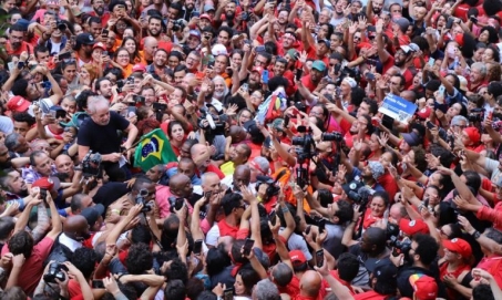 A esperança está de volta com Lula Livre, dizem trabalhadores