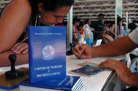 País bate recorde de informalidade e desemprego atinge 12,4 milhões de brasileiros