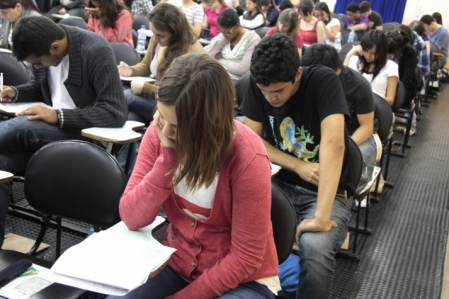 Reforma tributária pode aumentar mensalidades de escolas e universidades em até 10,5%