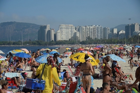 Brasil tem mais de mil mortes em 24h e bate recorde semanal de casos