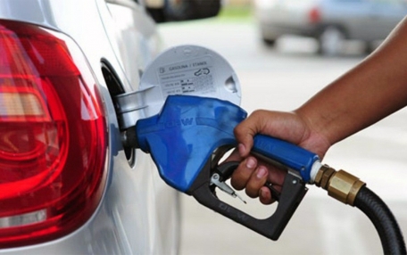 Com oitava alta seguida, gasolina puxa inflação na prévia de fevereiro