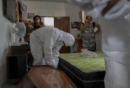 Um ano de covid-19 no Brasil: da gripezinha à tragédia anunciada