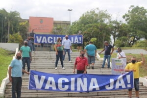 Metalúrgicos protestam por plano de vacinação em frente à prefeitura de Sapucaia do Sul