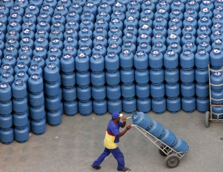 Brasileiros sofrem com a alta do preço do botijão de gás
