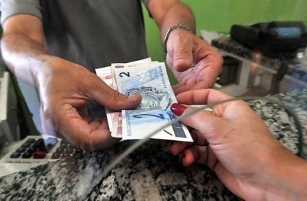 Cerca de 65% das correções salariais fechadas em outubro ficaram abaixo do INPC
