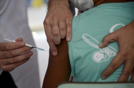 Efeitos prolongados da covid-19 após infecção afetam 43% das crianças