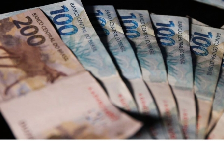 Salário mínimo seria hoje de R$ 699 se não fosse a política de valorização de Lula e Dilma