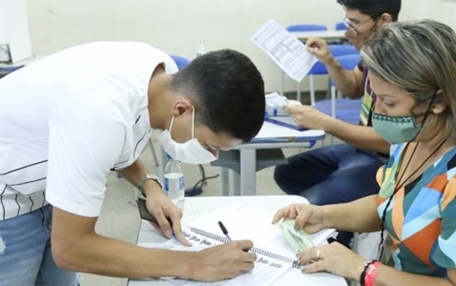 Presença de jovens na eleição cresce 52% em relação a 2018, e abstenção fica abaixo da média