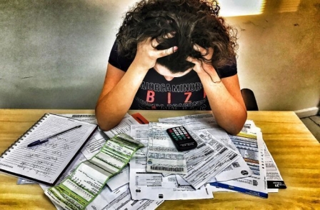 Endividamento atinge 77,9% das famílias brasileiras e bate recorde em 2022