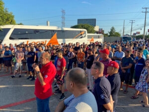 Lanche com larvas é entregue a trabalhadores da AGCO em Canoas