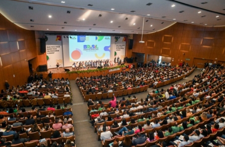 Centrais sindicais e ministra Simone Tebet debatem planejamento do governo