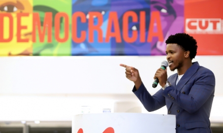 Espírito de luta da juventude precisa honrar o passado, diz bisneto de Mandela