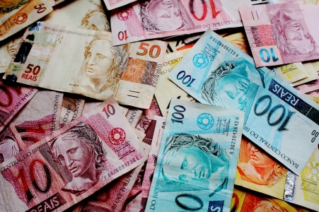 Intenção de consumo das famílias atinge maior nível desde 2015