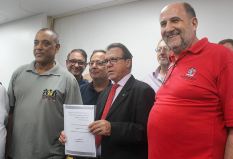 Projeto de graduação para diretores sindicais da indústria é entregue ao Ministro do Trabalho e Emprego