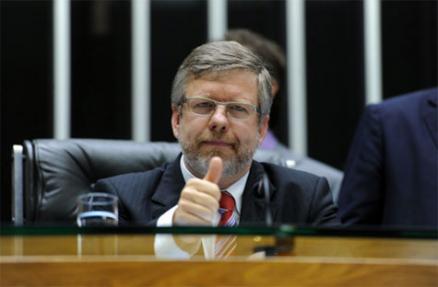 Marco Maia é o primeiro torneiro mecânico presidente da Câmara