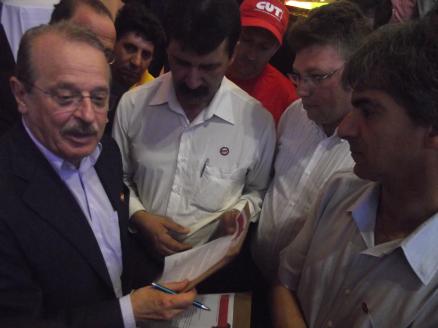 Dirigentes sindicais entregaram documento para o governador Tarso Genro