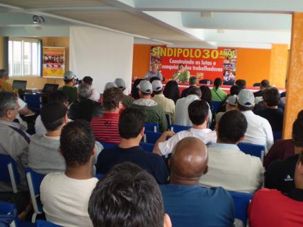 Metalúrgicos discutem a desindustrialização