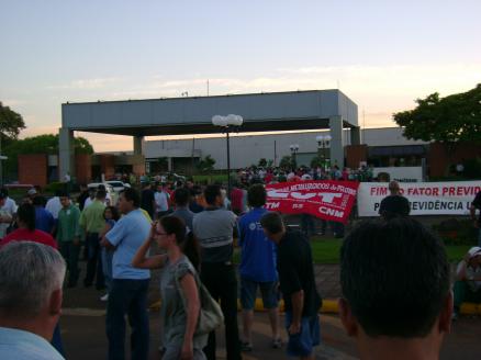 Protesto Em Frente A Jonh Deere Reuniu 300 Metalúrgicos Em Horizontina