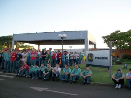 Funcionários Da John Deere Entram Em Greve Em Horizontina